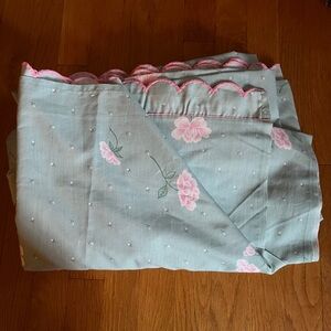 Burlington Caress TWIN
FLAT AND FITTED SHEET Pink Rose Flower
No Iron
